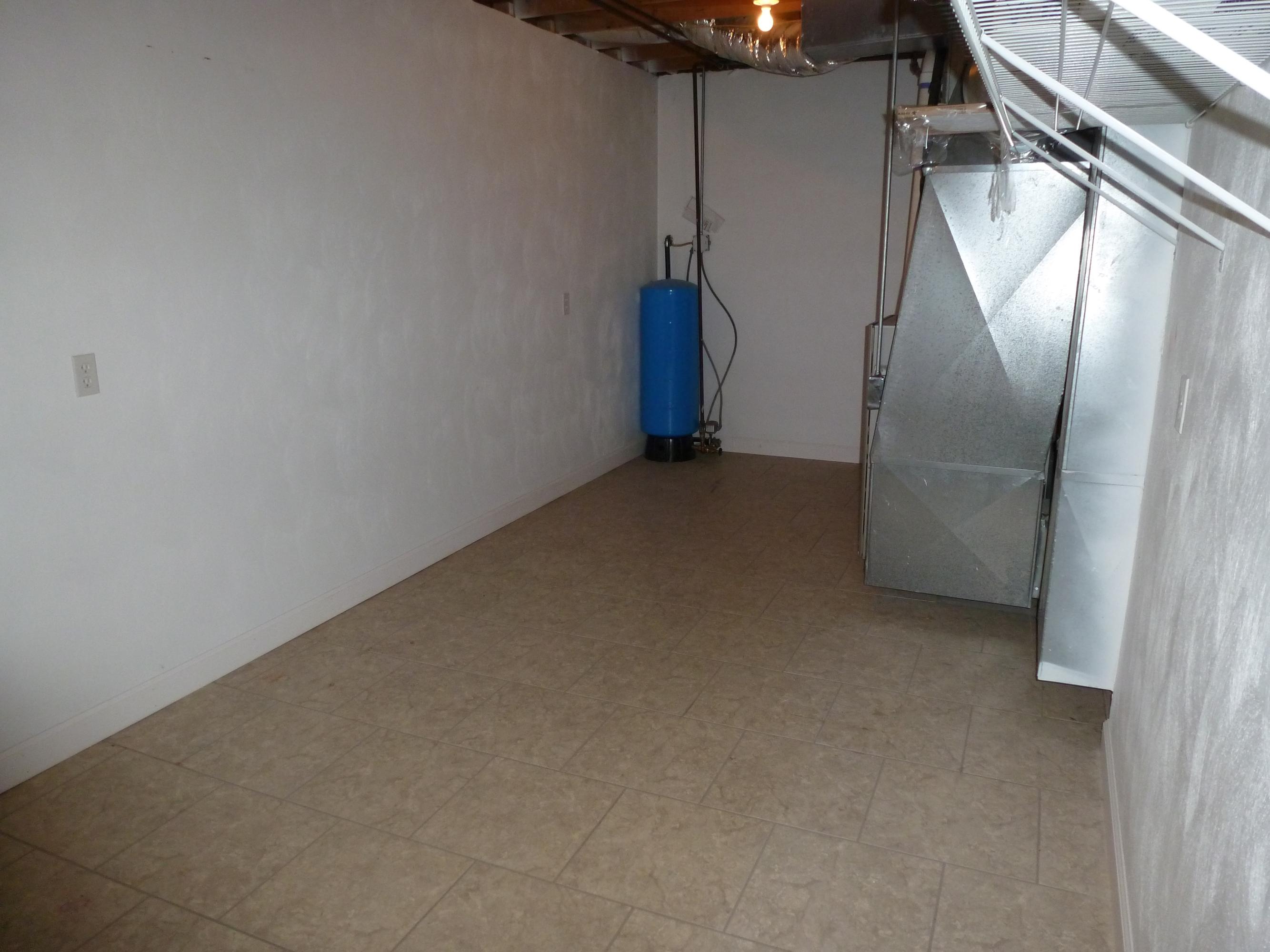 5114 Castle Rock Road Roanoke, VA 24018 - Photo 2 of 22 P1010025