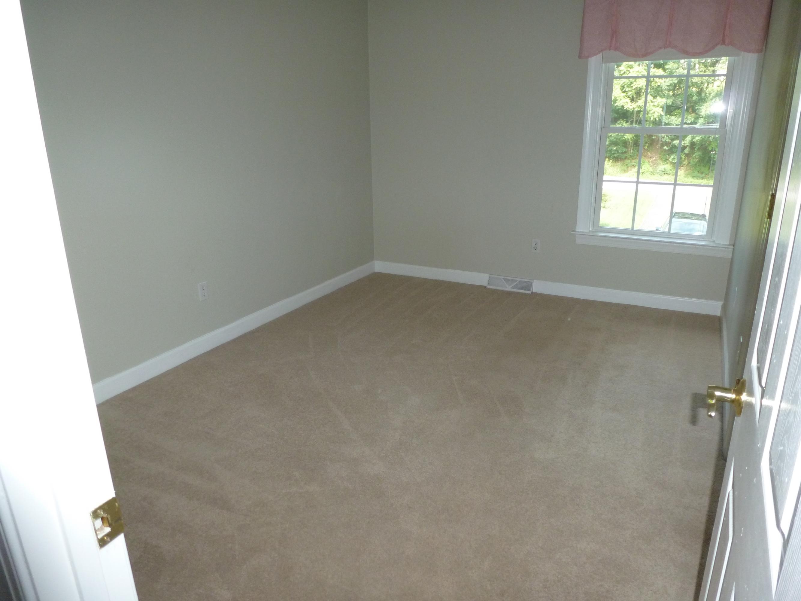 5114 Castle Rock Road Roanoke, VA 24018 - Photo 11 of 22 P1010012