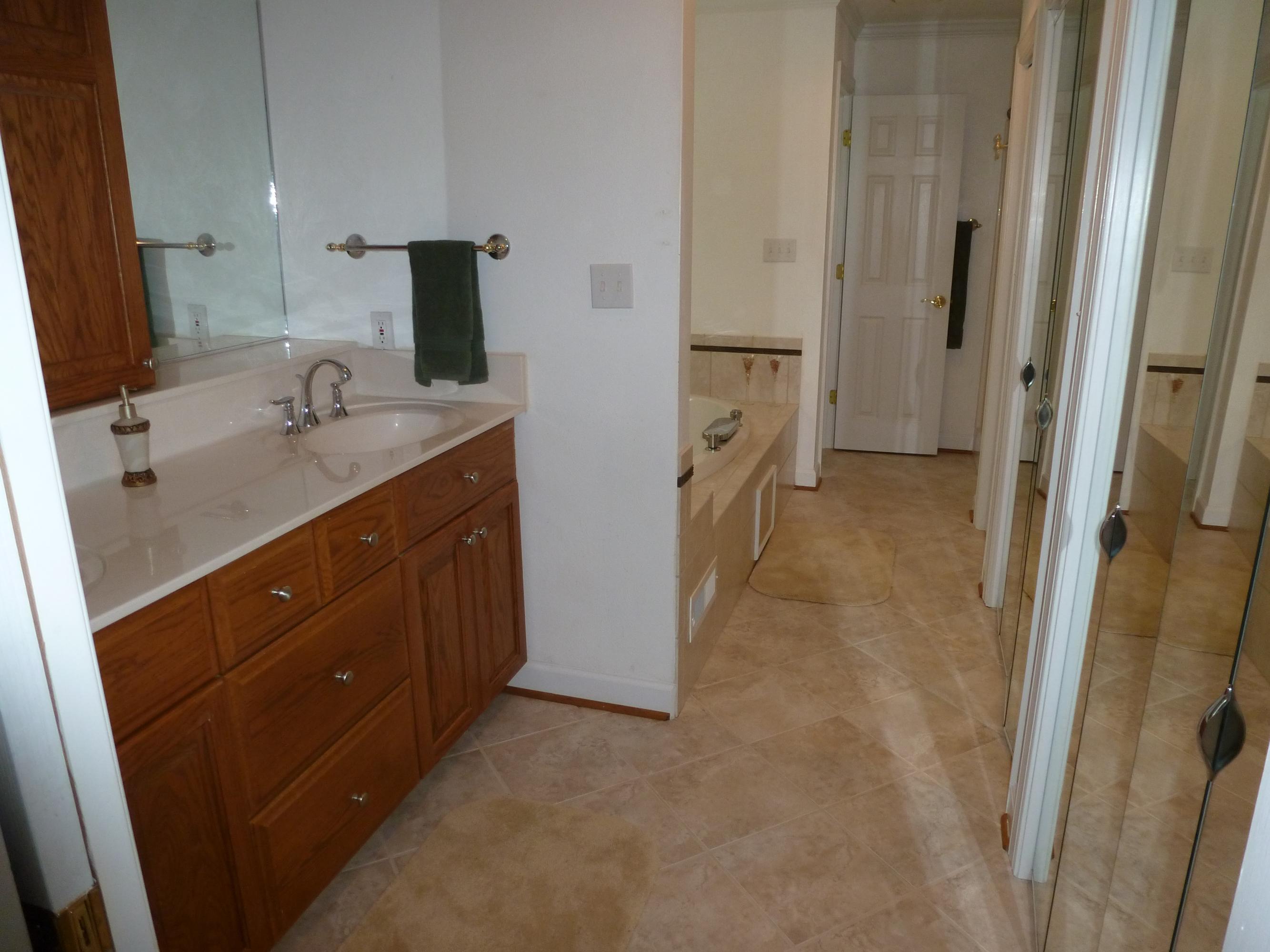 5114 Castle Rock Road Roanoke, VA 24018 - Photo 13 of 22 P1010014