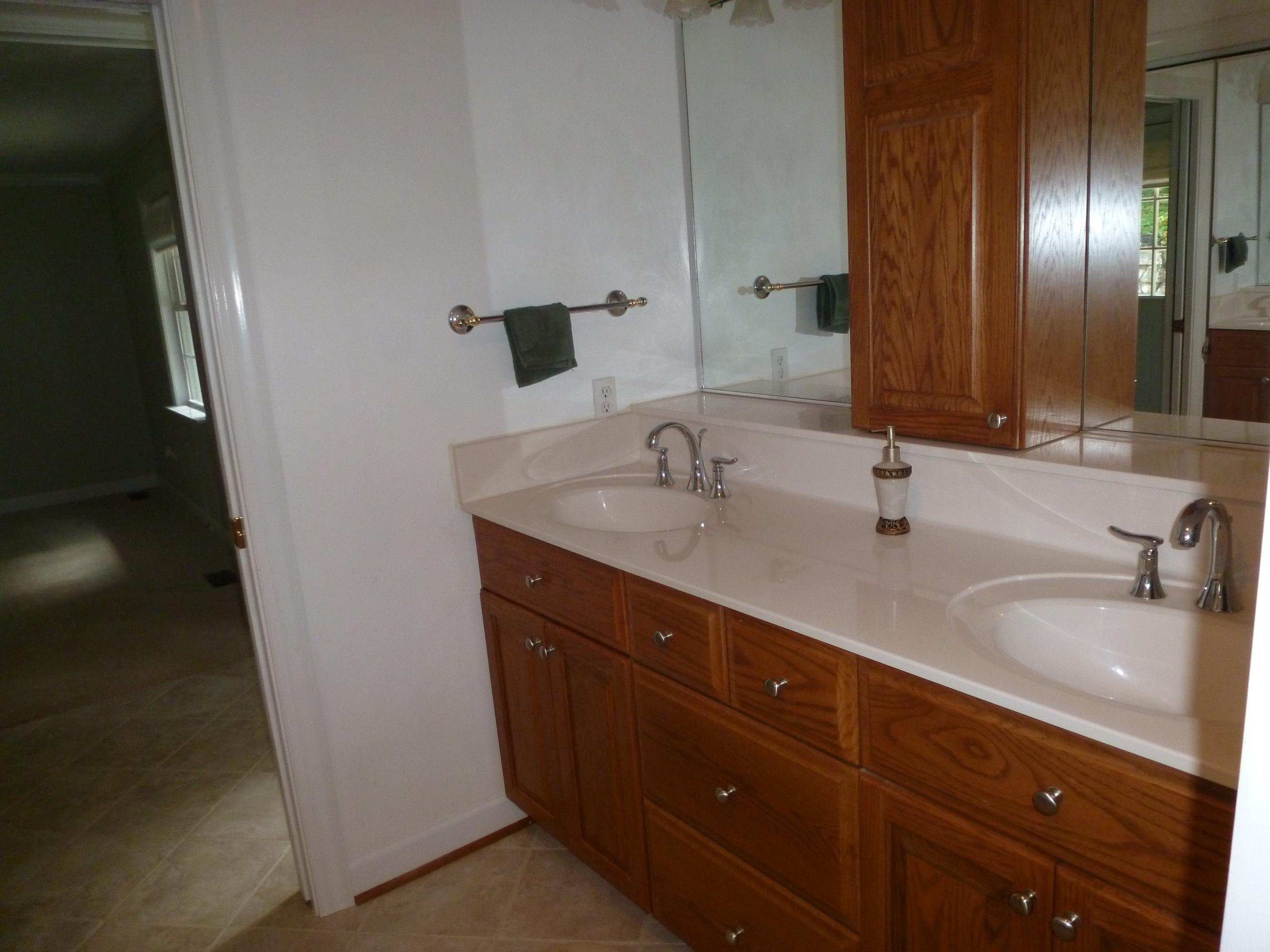 5114 Castle Rock Road Roanoke, VA 24018 - Photo 16 of 22 P1010017