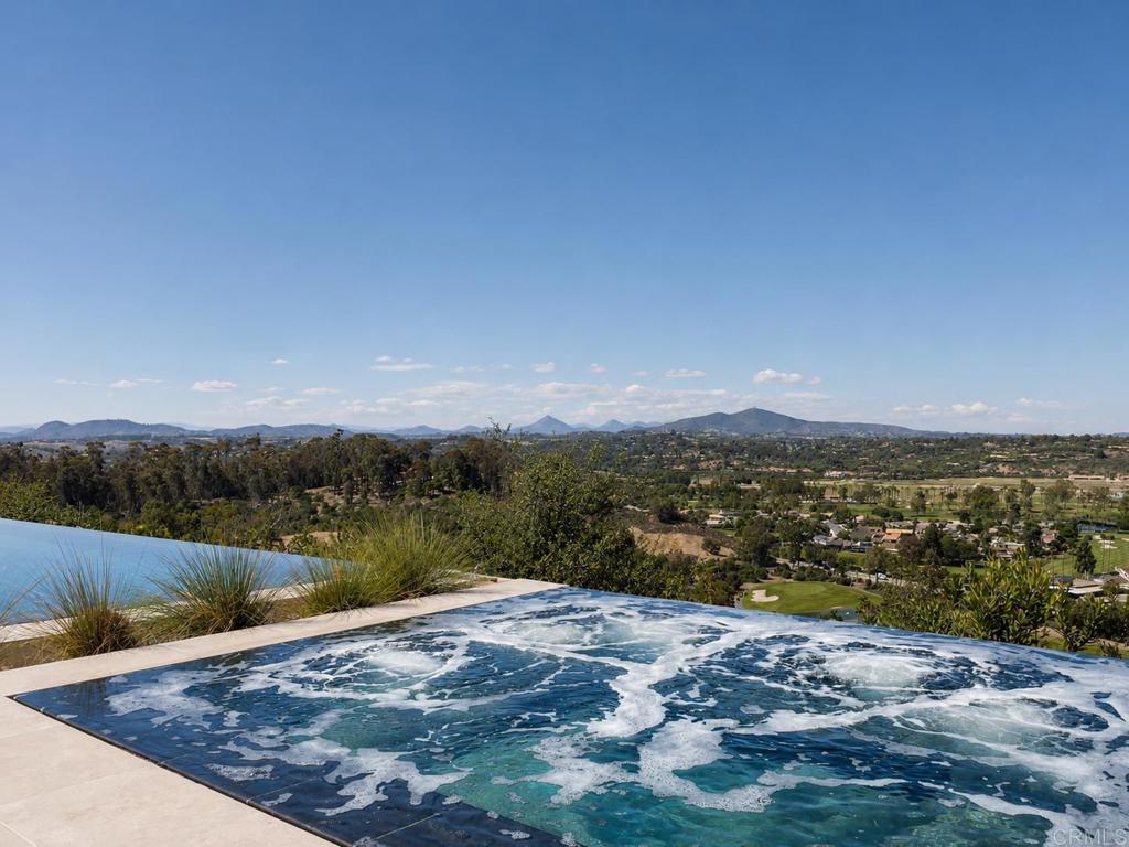 15575 Las Planideras Rancho Santa Fe, CA 92067 - Photo 12 of 22 Gallery Image 12