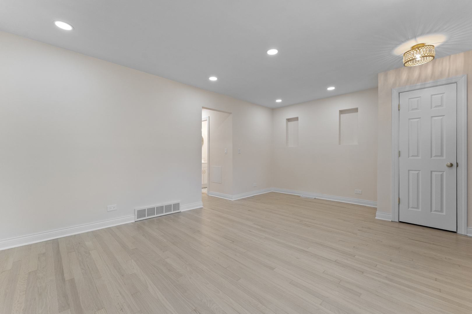 932 North Ridgeway Avenue Chicago, IL 60651 - Photo 7 of 34 Gallery Image 7