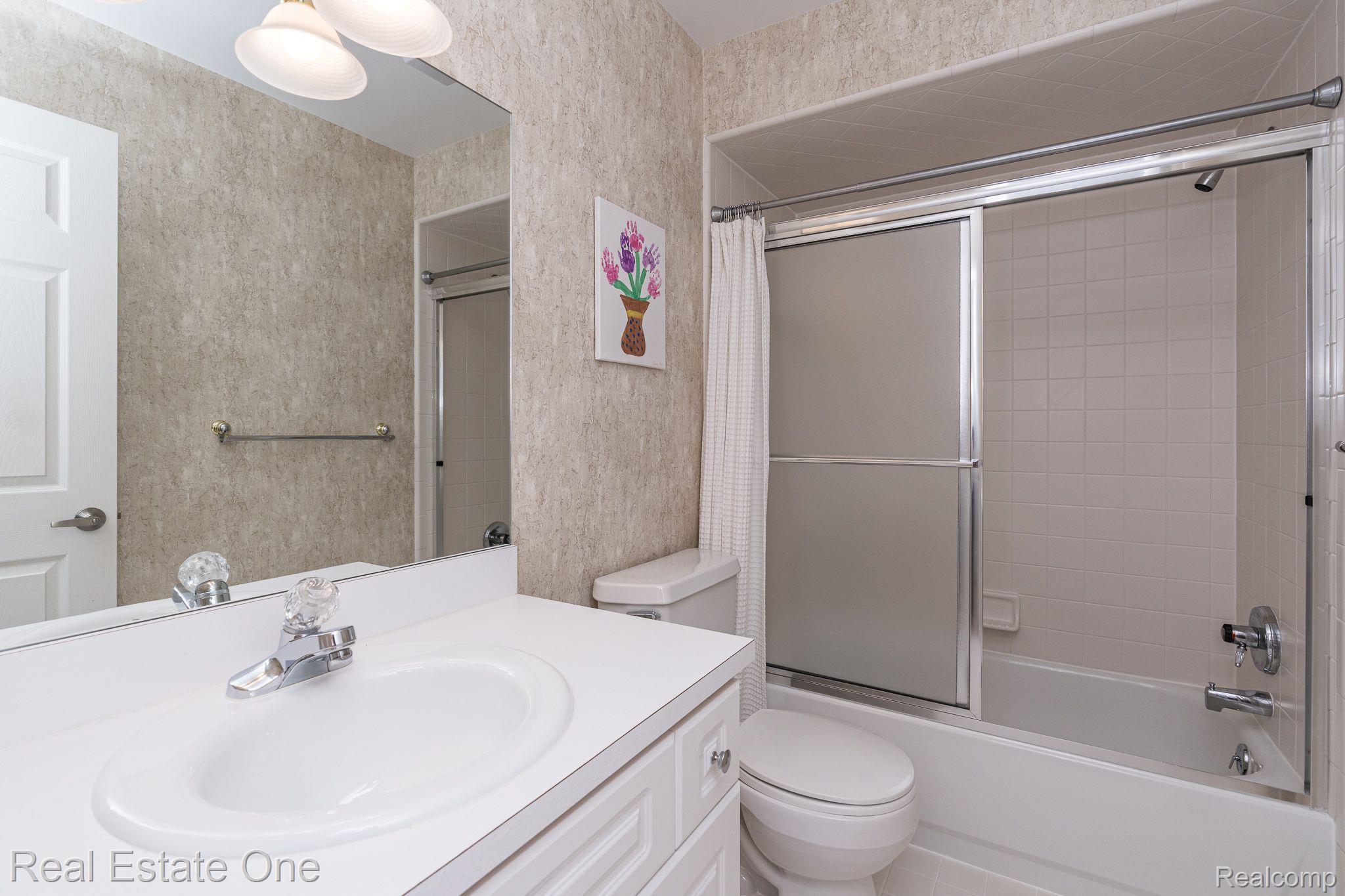 5849 Kingspointe Drive Rochester, MI 48306 - Photo 37 of 57 Gallery Image 37