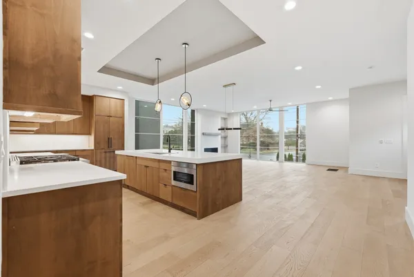 $12,000 | 3718 West End Avenue, Unit 6, Nashville, TN 37205