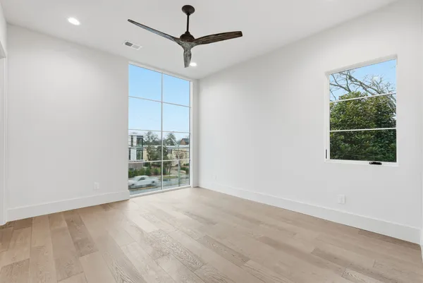 $12,000 | 3718 West End Avenue, Unit 6, Nashville, TN 37205