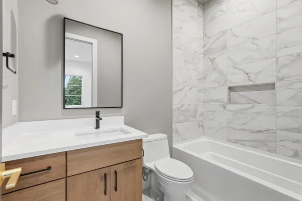 $12,000 | 3718 West End Avenue, Unit 6, Nashville, TN 37205