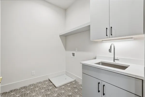 $12,000 | 3718 West End Avenue, Unit 6, Nashville, TN 37205