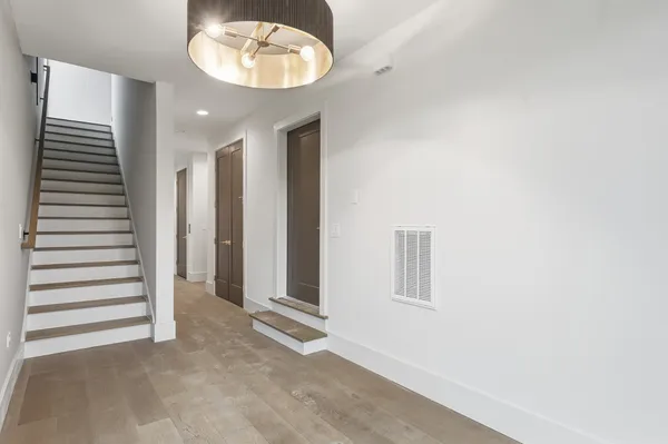 $12,000 | 3718 West End Avenue, Unit 6, Nashville, TN 37205