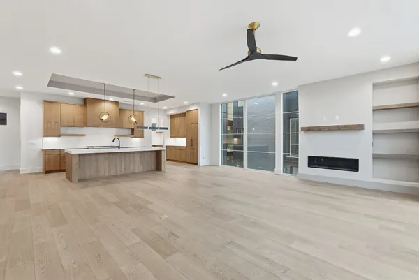 $12,000 | 3718 West End Avenue, Unit 6, Nashville, TN 37205