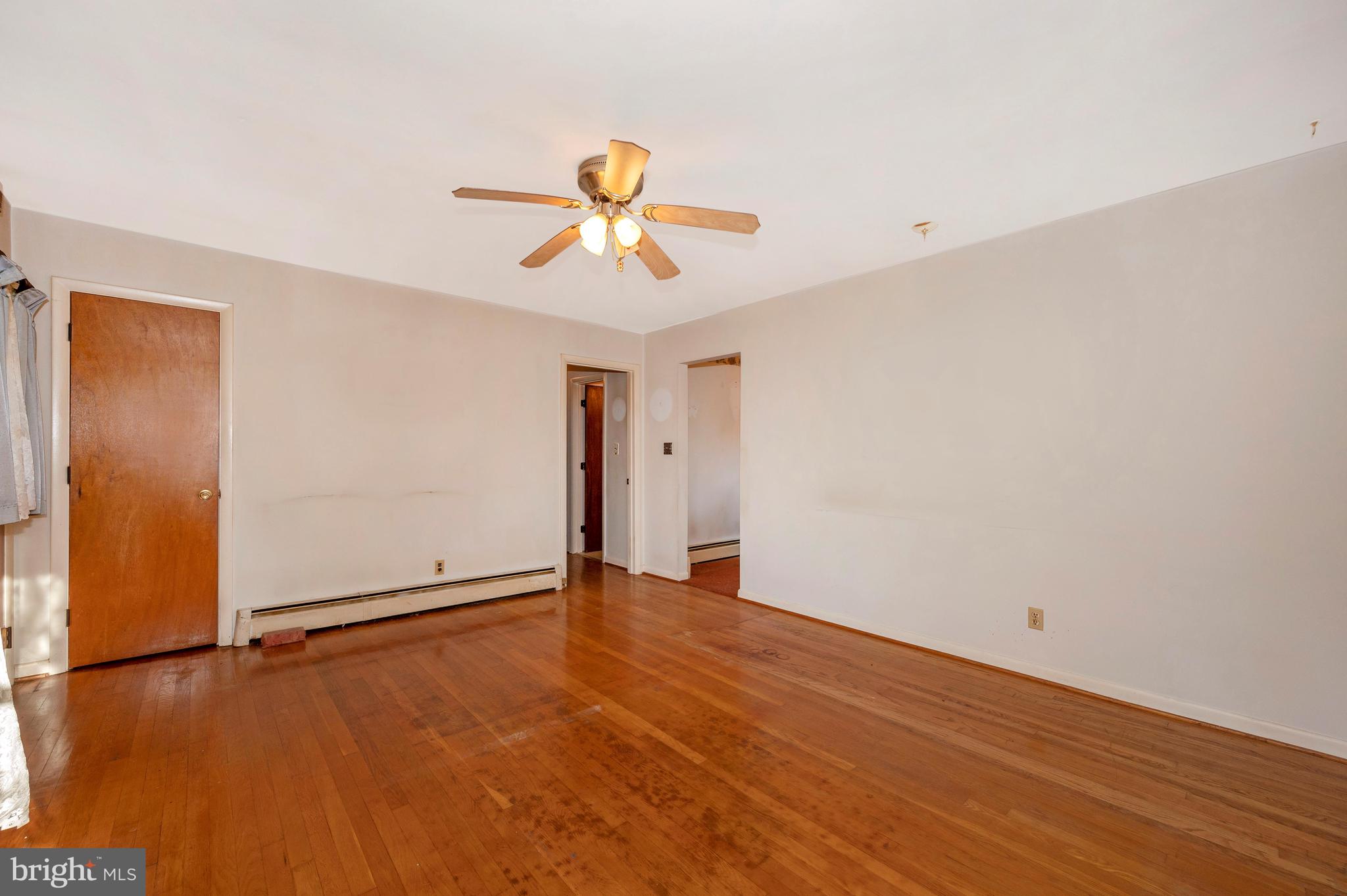 4723 Water Tank Road Manchester, MD 21102 - Photo 9 of 49 Living Room