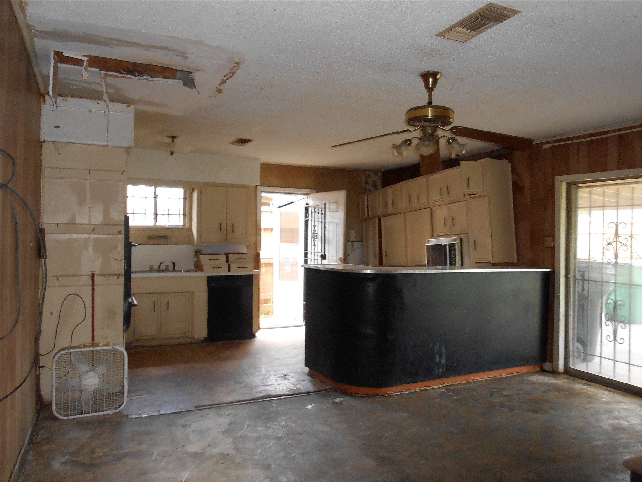 8535 Wiggins Street Houston, TX 77029 - Photo 7 of 22