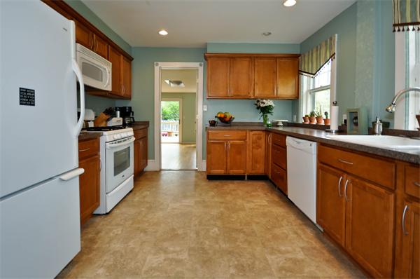 6 New Road Natick, MA 01760 - Photo 3 of 19 Gallery Image 3