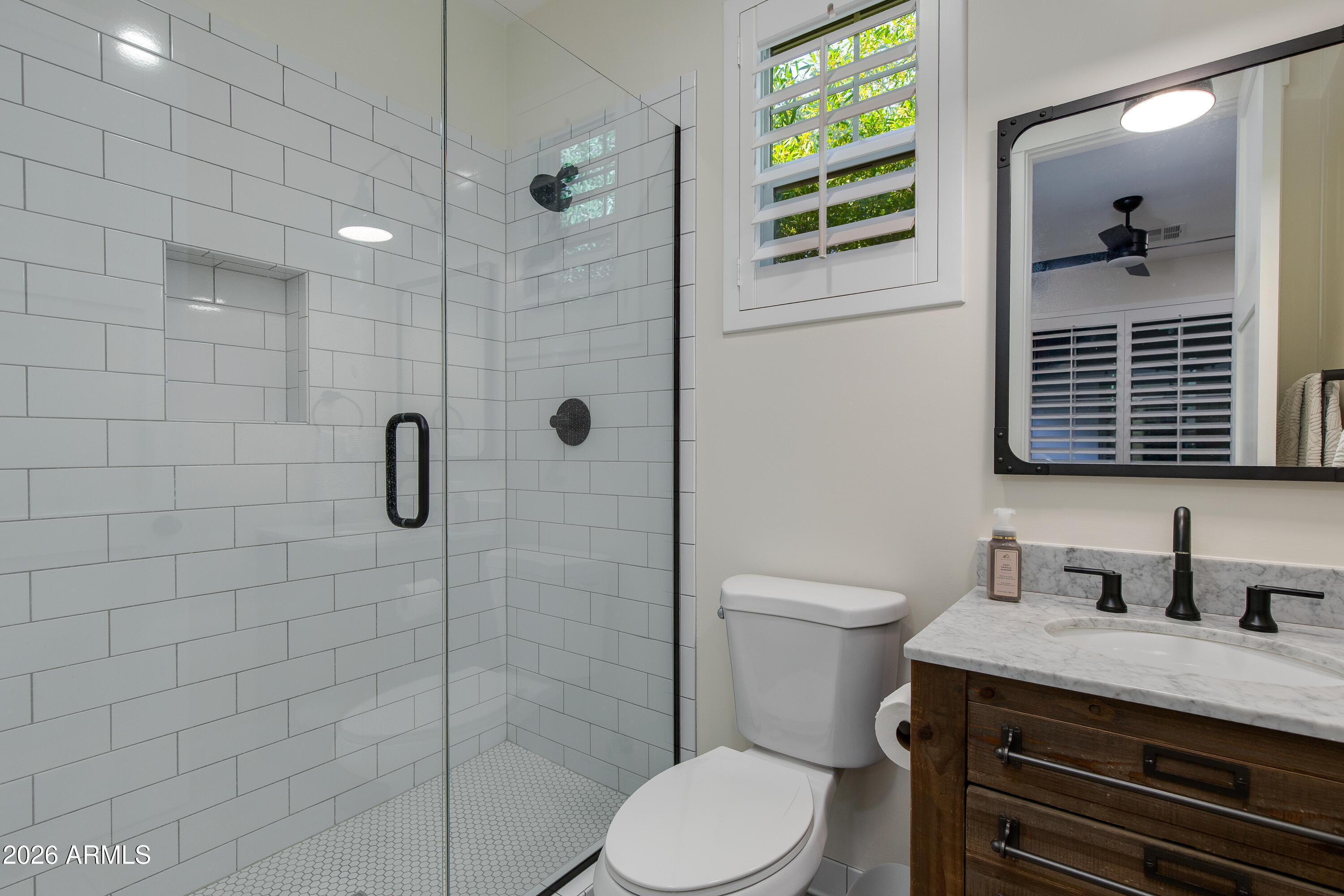 3247 East Sells Drive Phoenix, AZ 85018 - Photo 14 of 26 Bed 2 Ensuite