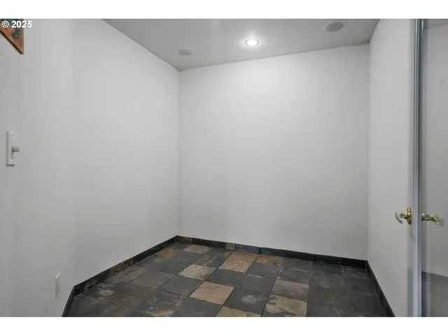 a view of a pathway with a flower garden