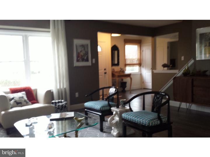 52 Cameron Circle Clementon, NJ 08021 - Photo 2 of 16 Living Room