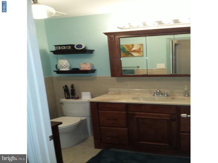 52 Cameron Circle Clementon, NJ 08021 - Photo 15 of 16 Bathroom