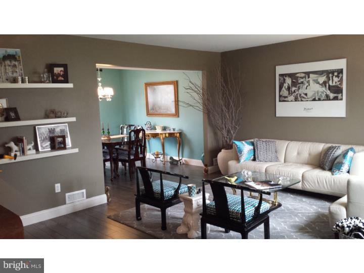 52 Cameron Circle Clementon, NJ 08021 - Photo 3 of 16 Living Room