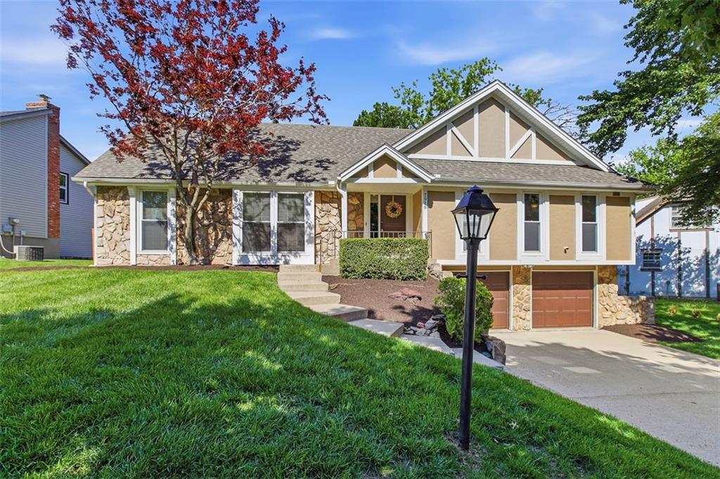 7918 North Northwood Road Kansas City, MO 64151 - Photo 1 of 57
