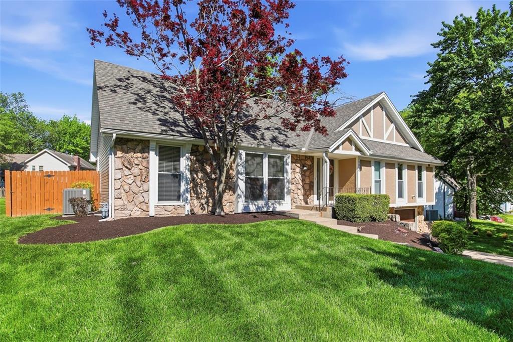 7918 North Northwood Road Kansas City, MO 64151 - Photo 3 of 57