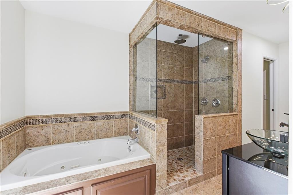 7918 North Northwood Road Kansas City, MO 64151 - Photo 35 of 57