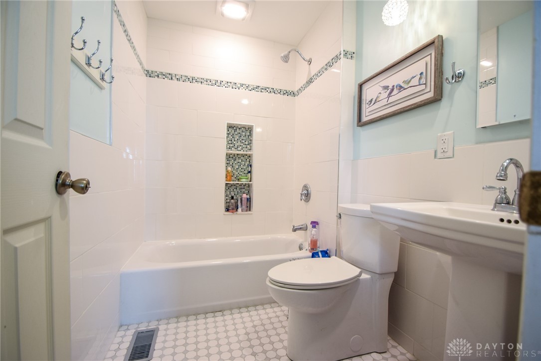 706 Gateshead Road Troy, OH 45373 - Photo 16 of 24 Gallery Image 16