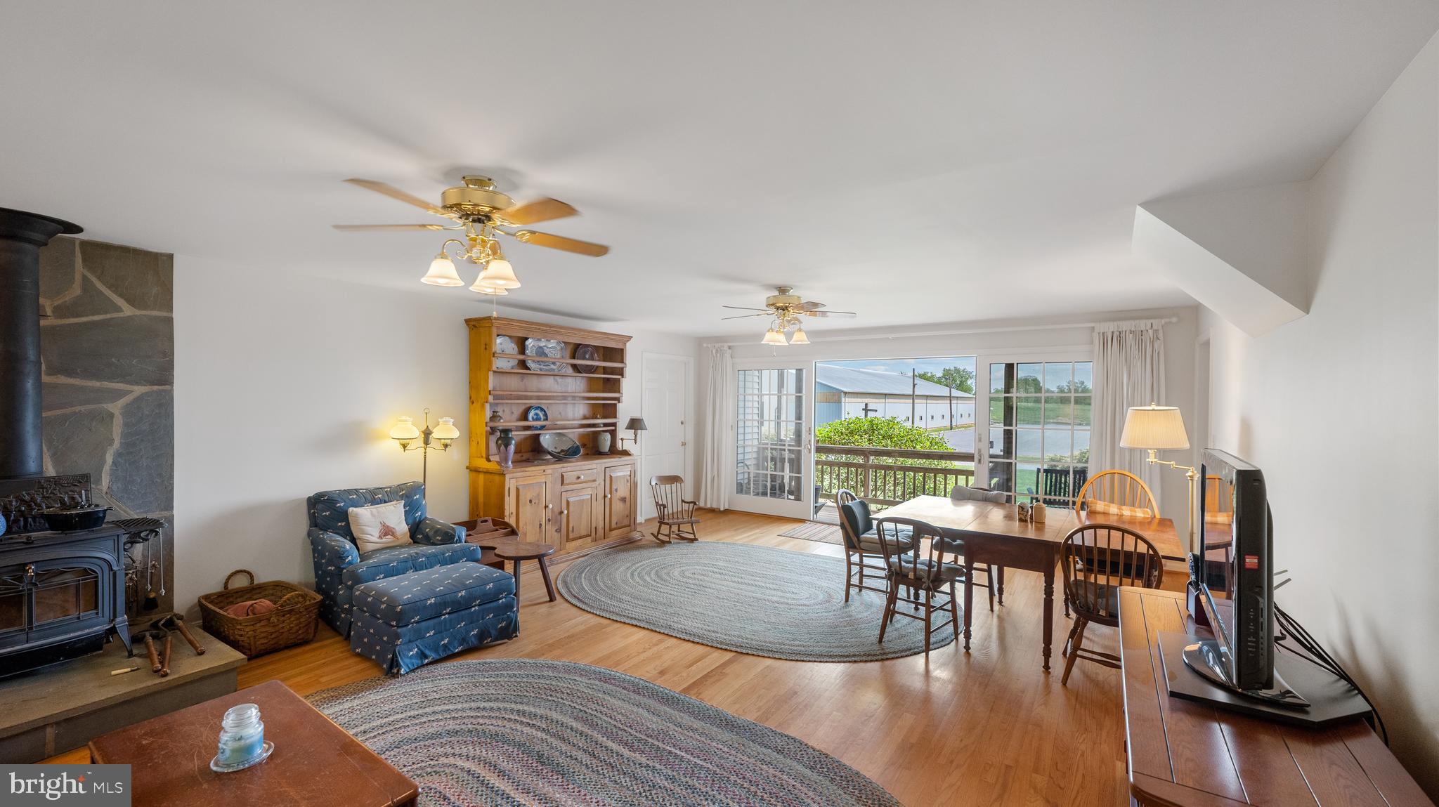 16039 Partnership Road Poolesville, MD 20837 - Photo 36 of 97 Main House Great Room