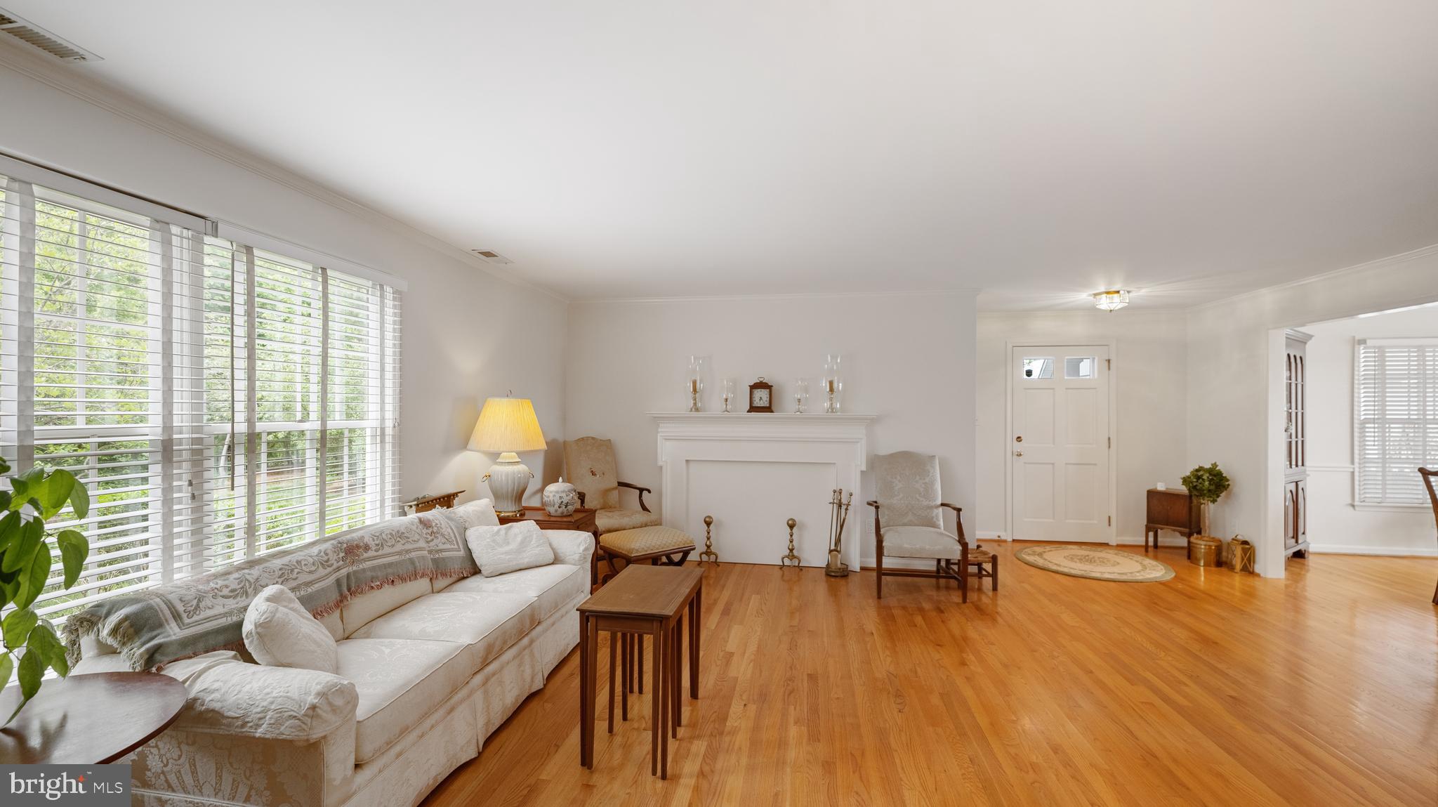 16039 Partnership Road Poolesville, MD 20837 - Photo 67 of 97 In Law Living room