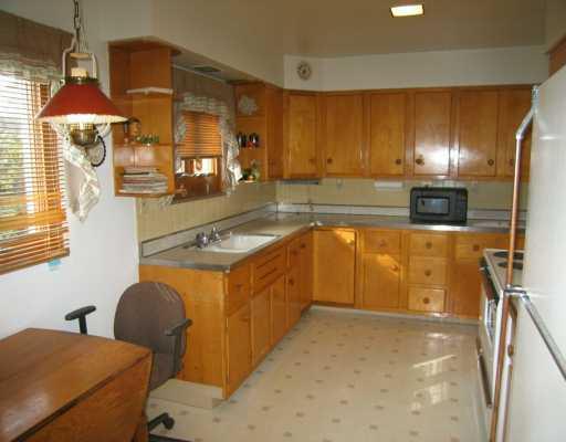 433 McClelland Road Canonsburg, PA 15317 - Photo 4 of 8 Kitchen.