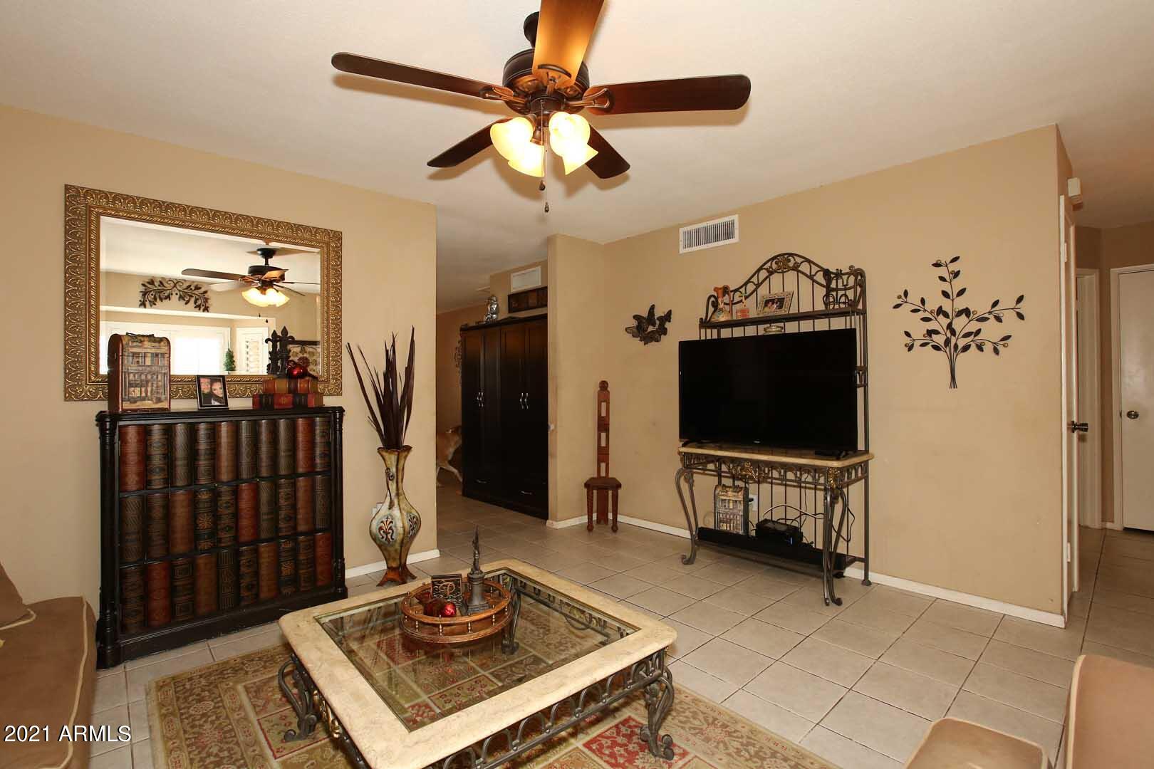 1734 East Grandview Road Phoenix, AZ 85022 - Photo 5 of 32 Living Room