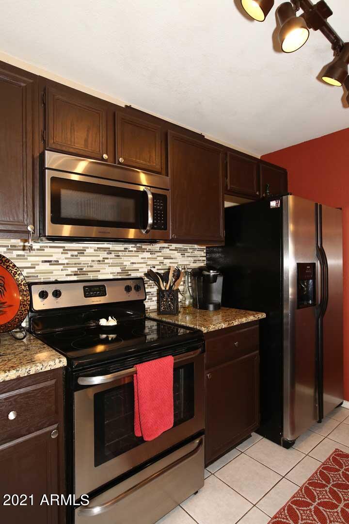 1734 East Grandview Road Phoenix, AZ 85022 - Photo 10 of 32 Kitchen-Range (3)