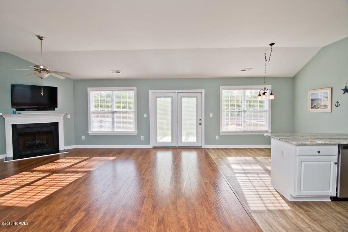 105 Echo Ridge Road Swansboro, NC 28584 - Photo 4 of 22 Welcoming Entry