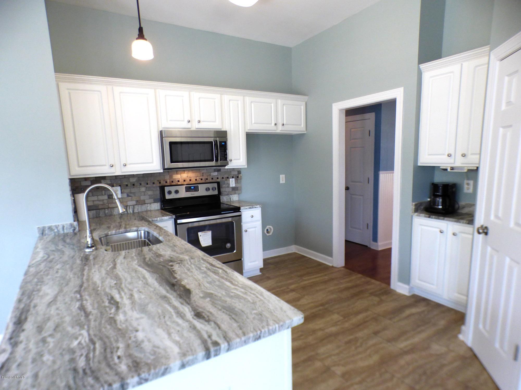 105 Echo Ridge Road Swansboro, NC 28584 - Photo 8 of 22 Kitchen with Granite Counters