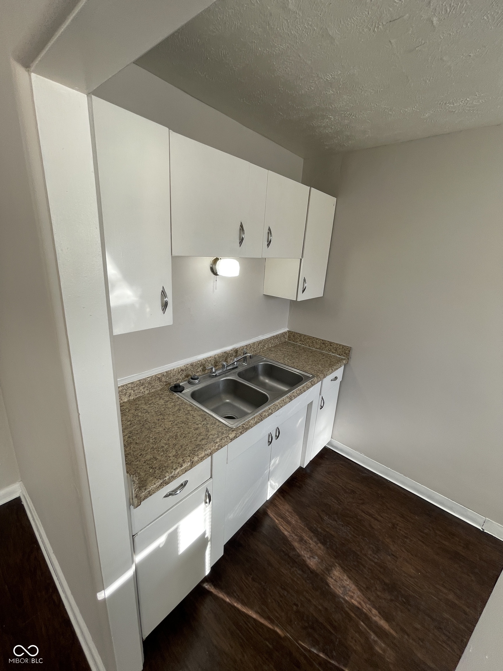 4 North Butler Avenue, Unit 8 Indianapolis, IN 46219 - Photo 8 of 17