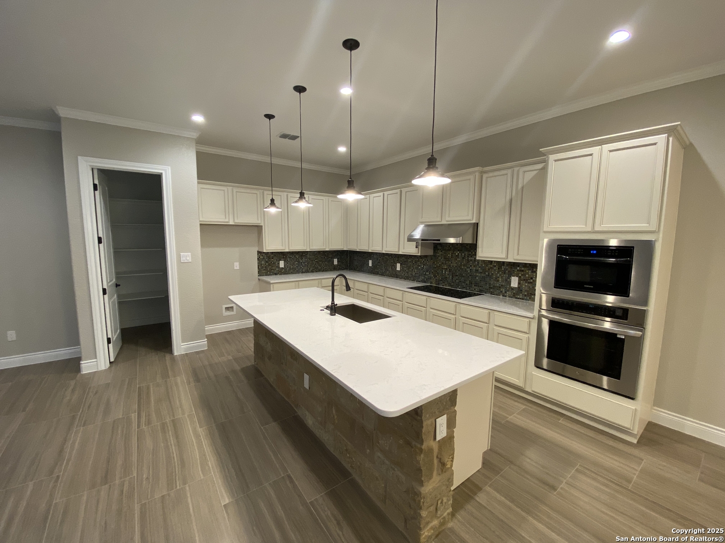 4803 Viewcrest Road San Antonio, TX 78217 - Photo 13 of 39