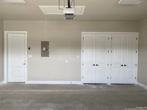 $2,695 | 4803 Viewcrest Road, San Antonio, TX 78217