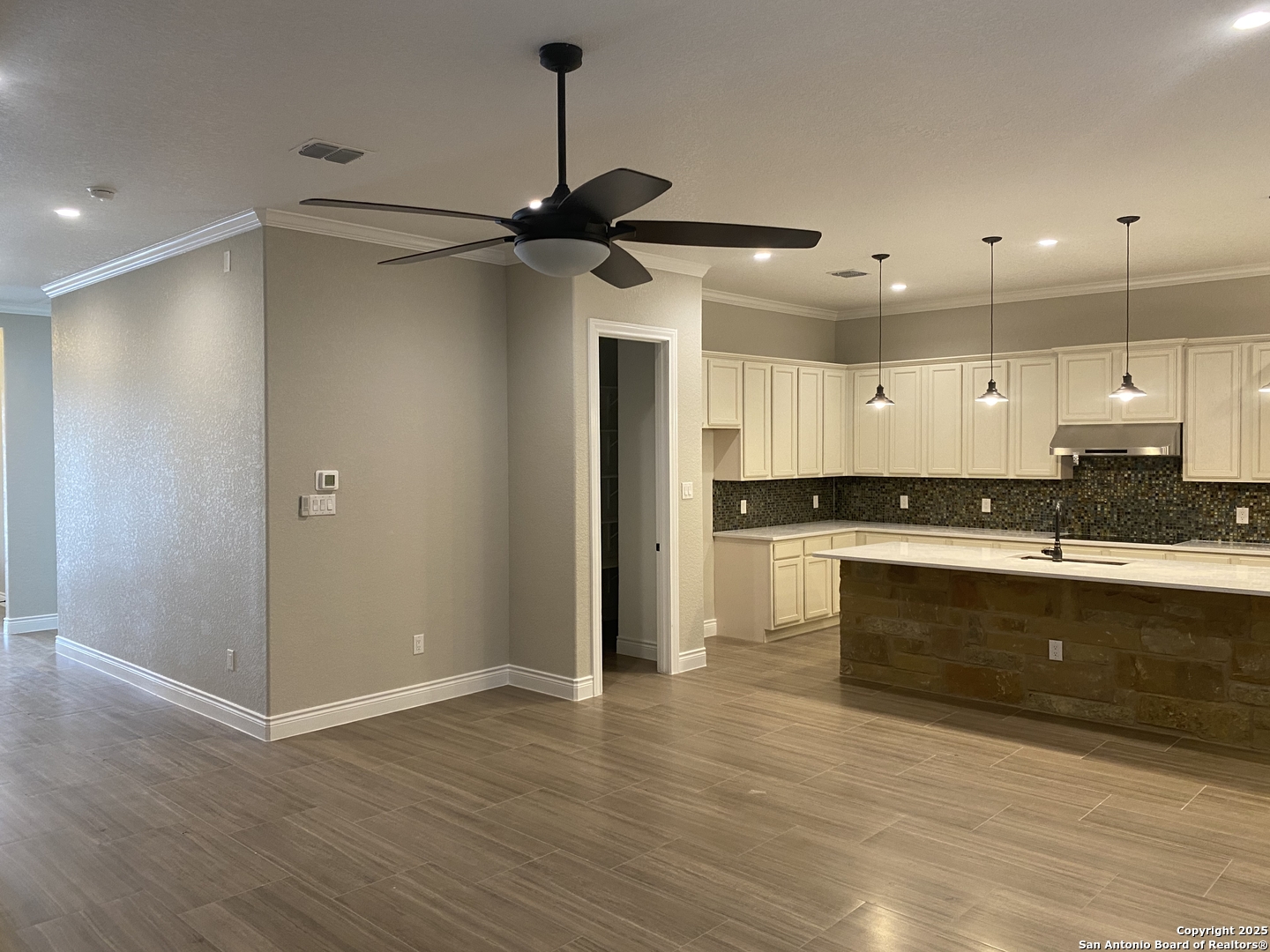 4803 Viewcrest Road San Antonio, TX 78217 - Photo 6 of 39