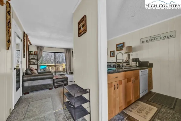 $184,900 | 100 Lower Holiday Lane, Unit C308, Beech Mountain, NC 28604