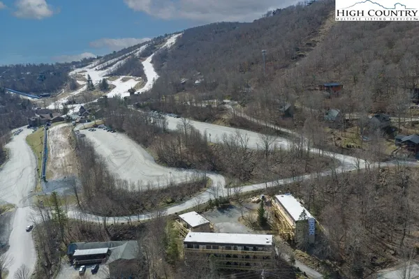 $184,900 | 100 Lower Holiday Lane, Unit C308, Beech Mountain, NC 28604