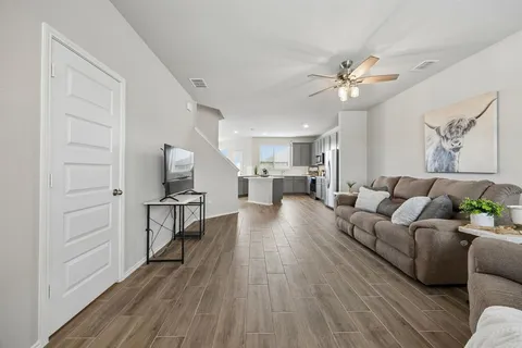 $379,900 | 925 Billups Drive, Van Alstyne, TX 75495