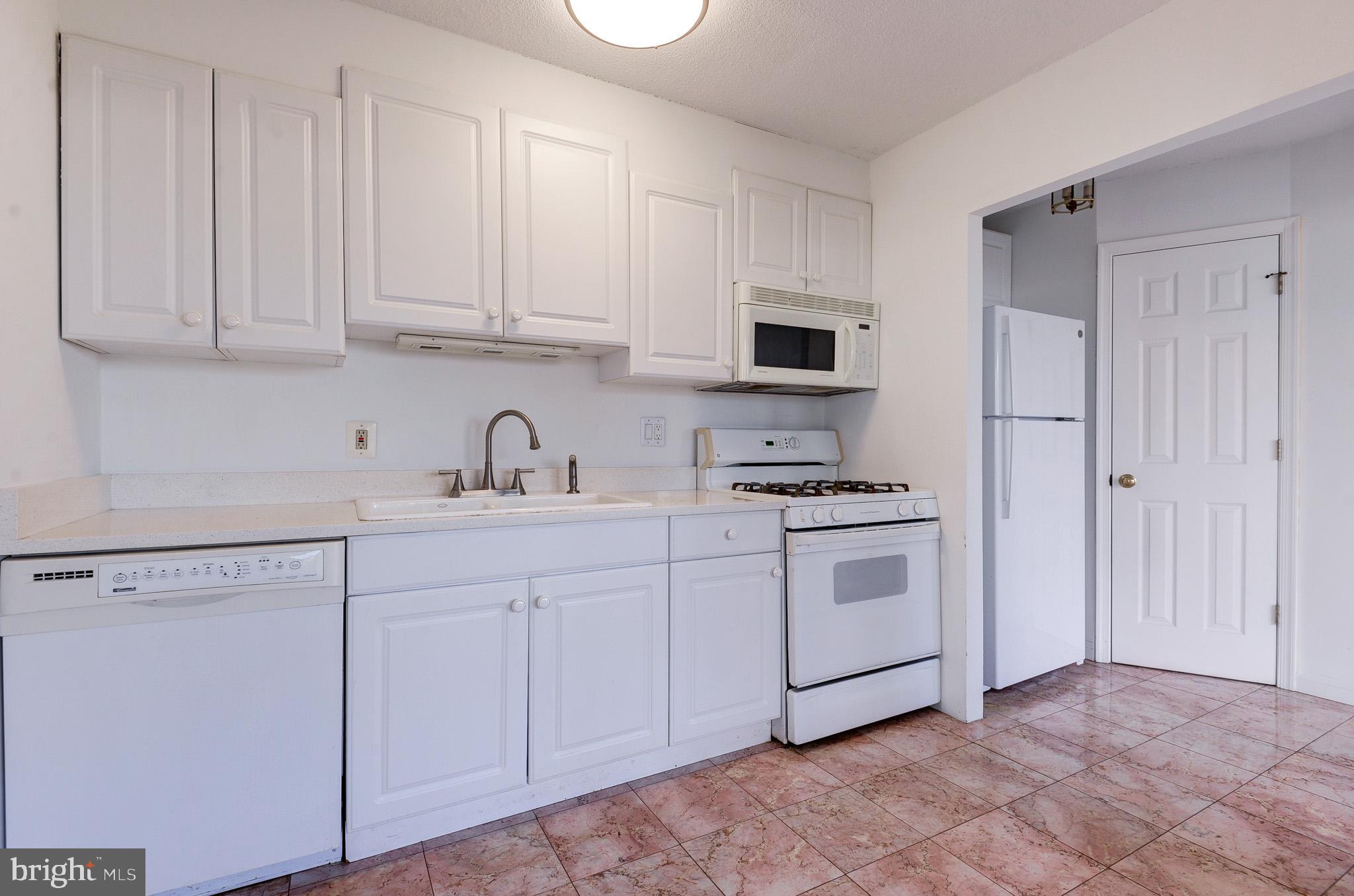 1301 South Arlington Ridge Road, Unit 503 Arlington, VA 22202 - Photo 23 of 37