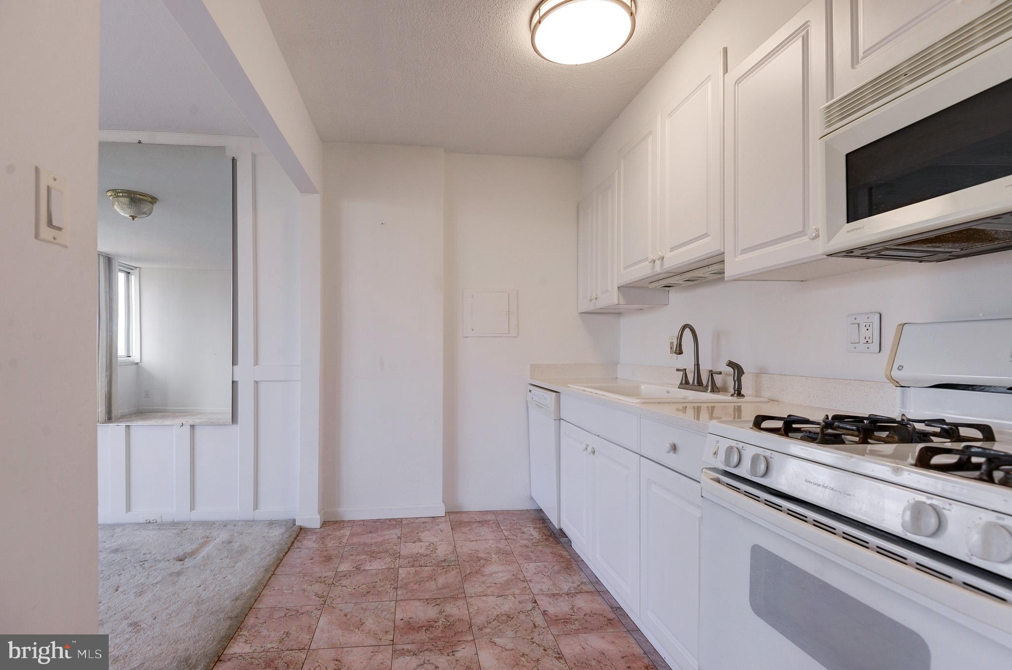1301 South Arlington Ridge Road, Unit 503 Arlington, VA 22202 - Photo 25 of 37