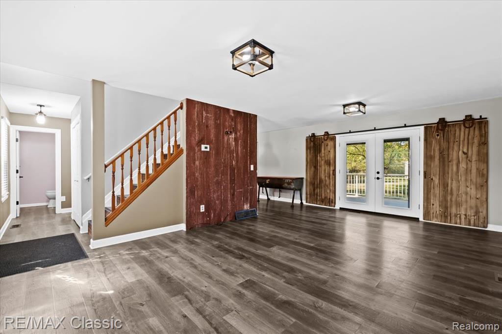 10979 Milford Road Holly, MI 48442 - Photo 3 of 41 Gallery Image 3
