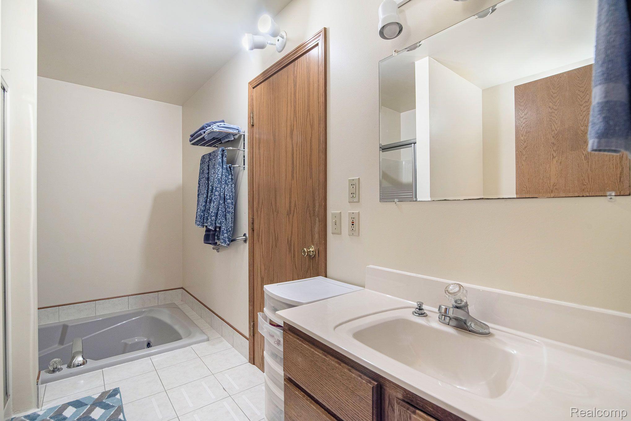 4323 Baldwin Road Grand Blanc, MI 48439 - Photo 12 of 27 Gallery Image 12