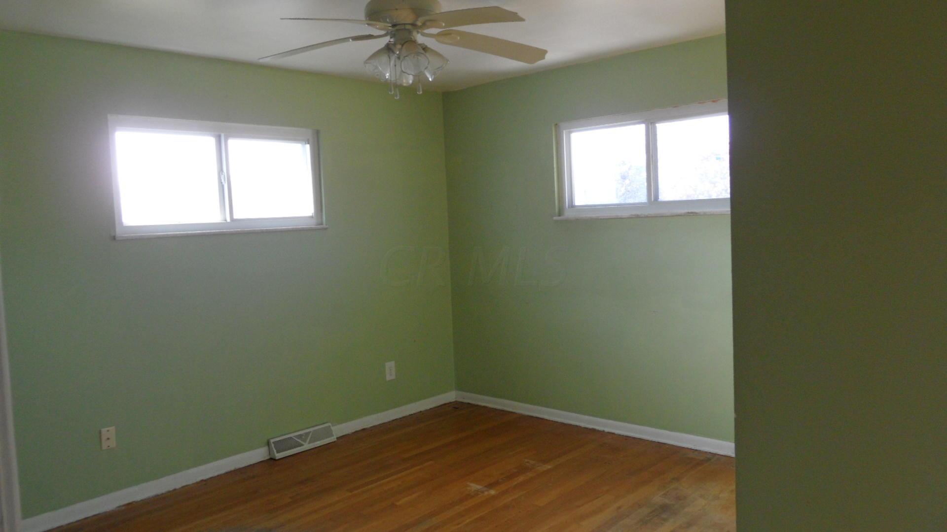 1062 Ross Road Whitehall, OH 43227 - Photo 11 of 26