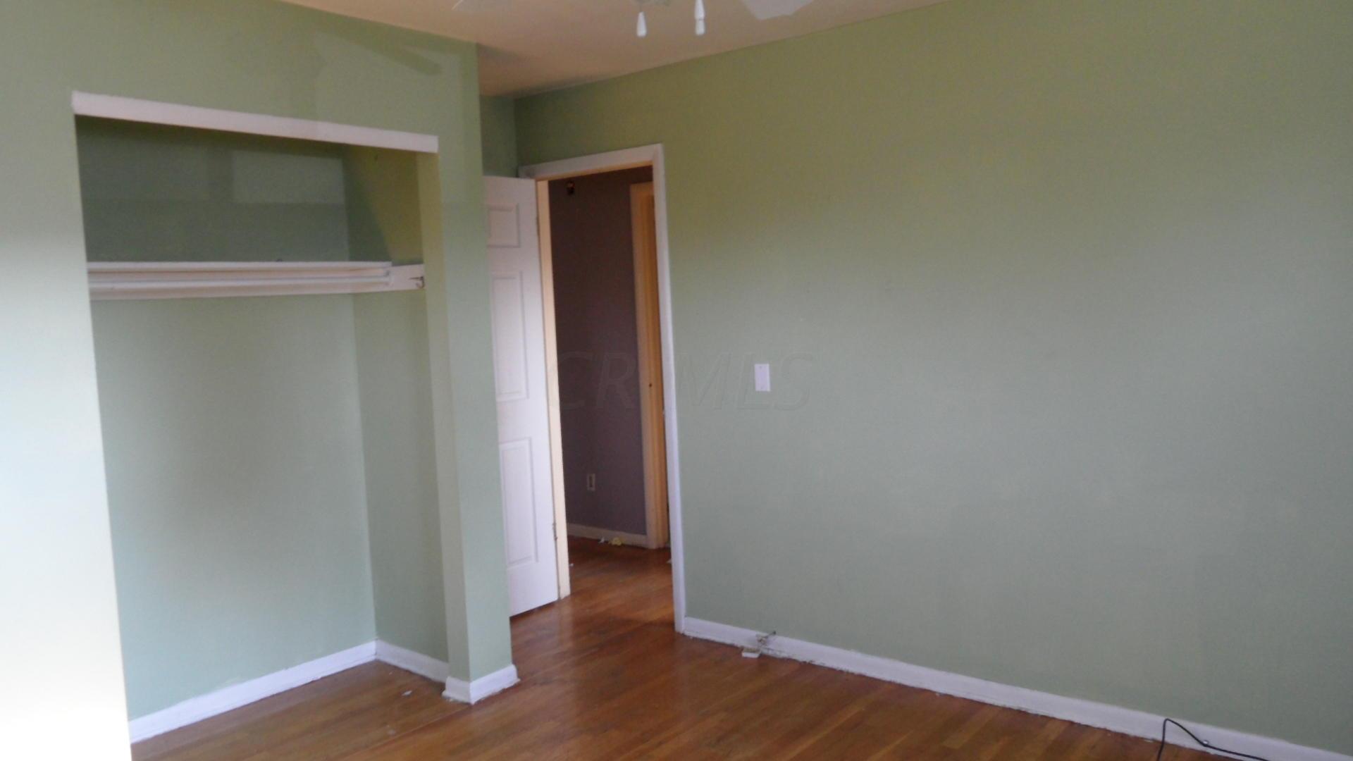 1062 Ross Road Whitehall, OH 43227 - Photo 12 of 26