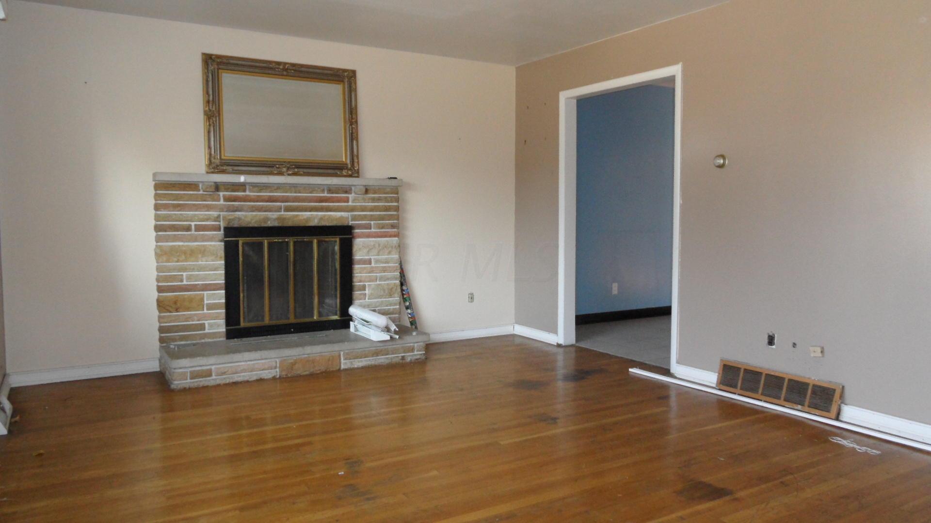 1062 Ross Road Whitehall, OH 43227 - Photo 2 of 26