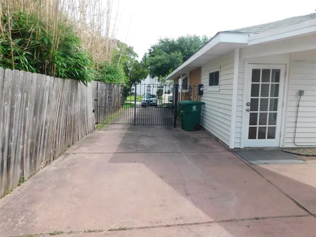$3,495 | 2317 Dorrington Street, Houston, TX 77030