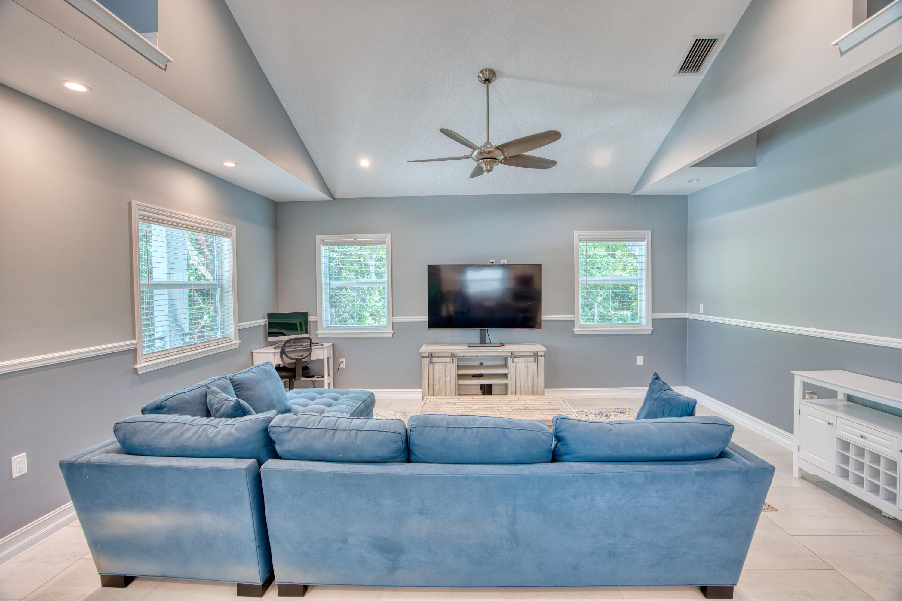 499 Beach Road Tavernier, FL 33070 - Photo 16 of 53 a living room with furniture and a flat screen tv