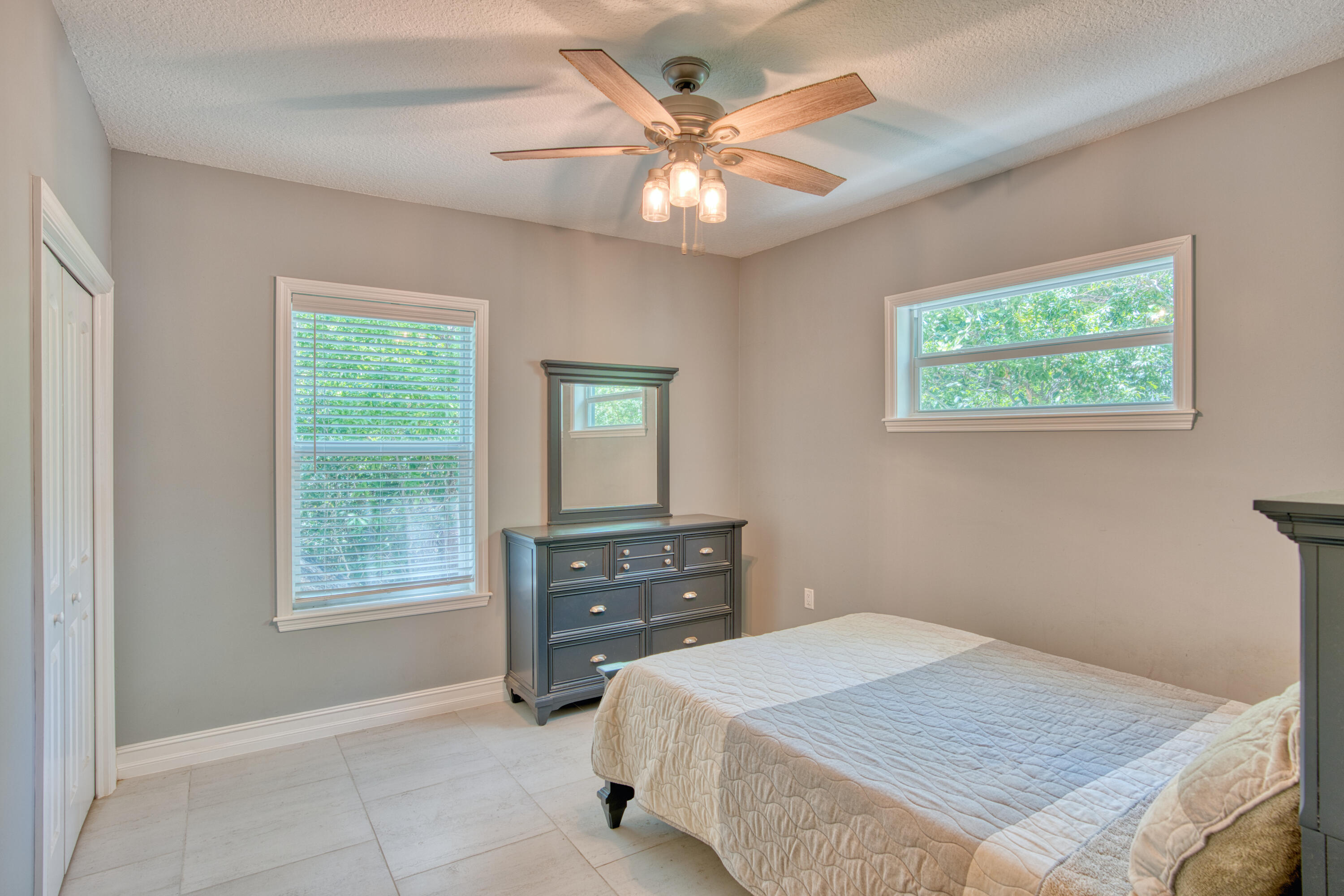 499 Beach Road Tavernier, FL 33070 - Photo 29 of 53 a bedroom with a bed and a dresser