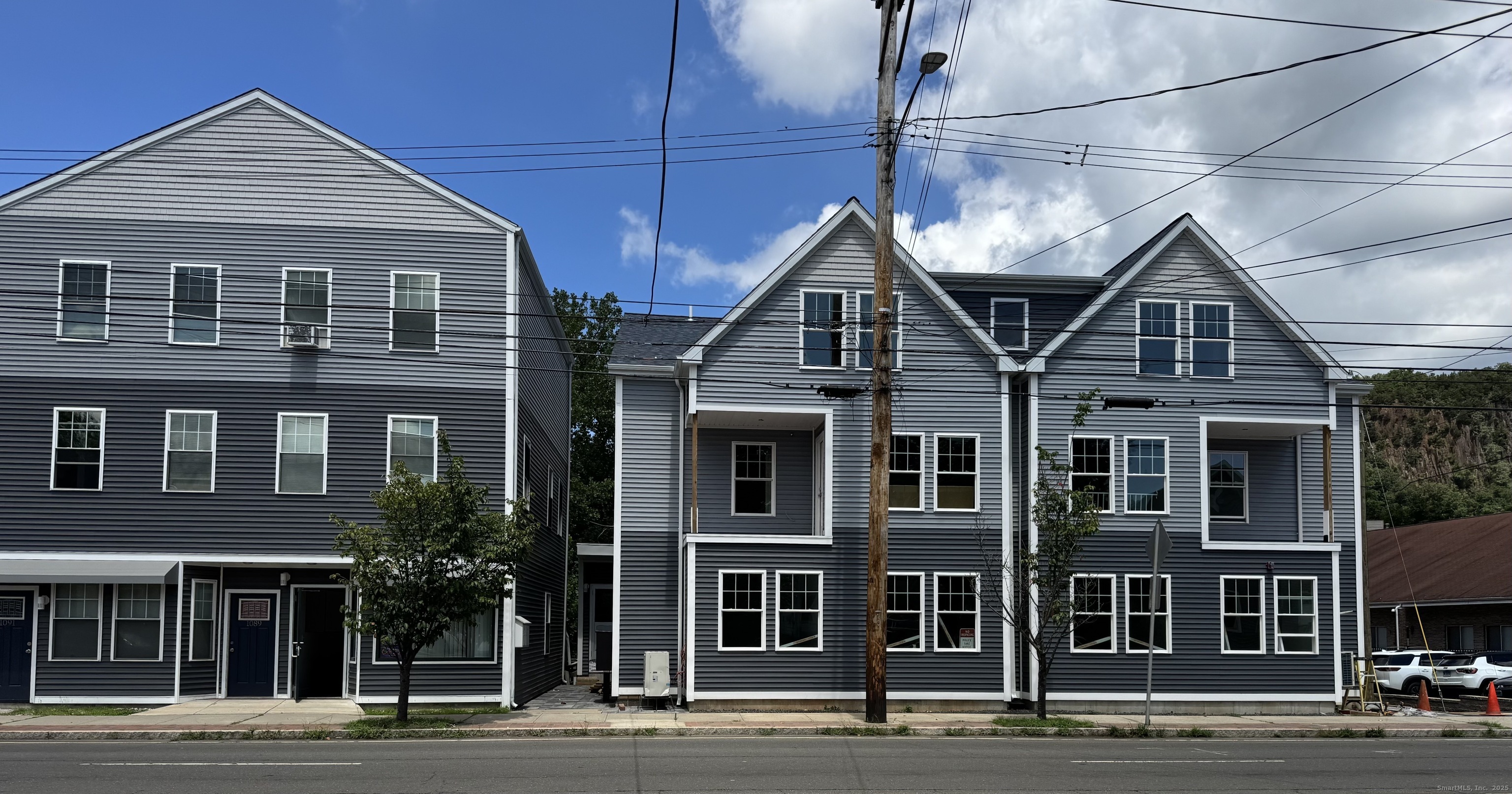 1085 Whalley Avenue, Unit 11 New Haven, CT 06515 - Photo 17 of 17 a front view of a house